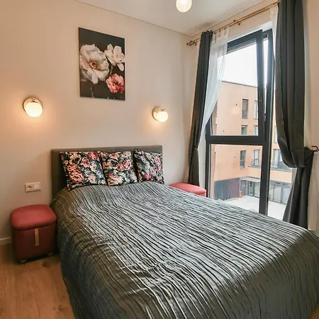 Stunning New Flat In Old Town Of