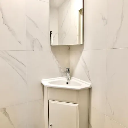 Stunning New Flat In Old Town Of