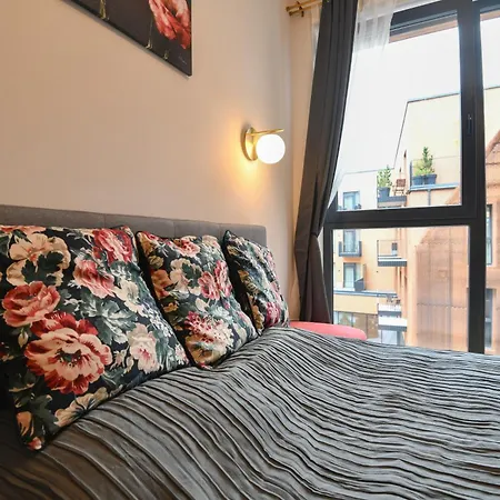 Апартаменты Stunning New Flat In Old Town Of