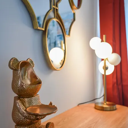 Stunning New Flat In Old Town Of